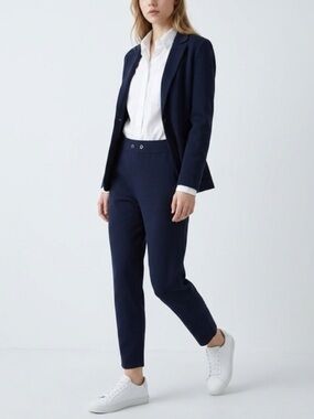 St. John Navy Pull on Knit straight leg pants size Medium